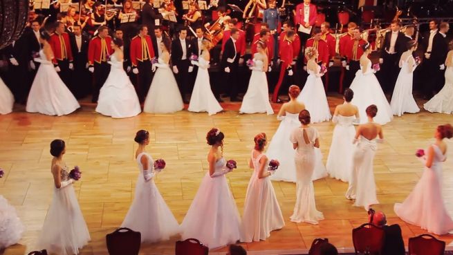 go to Debütantinnen-Ball: Singlebörse für russischen Geldadel