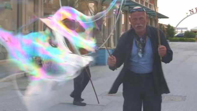 go to Obdachlos, aber nicht arm: Der Seifenblasen-Mann