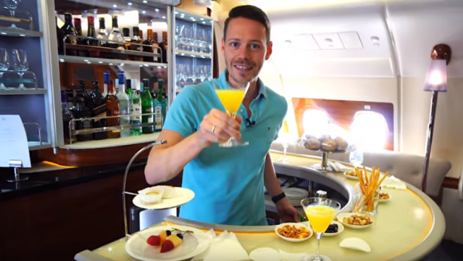 go to EMIRATES First Class A380 Der pure Luxus